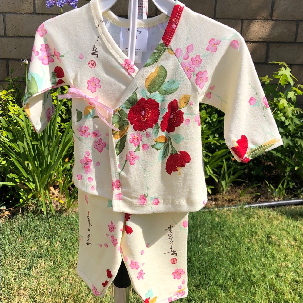 NWT 9‎ Mo Kimono Set w Hat in Tulle Gift Bag
